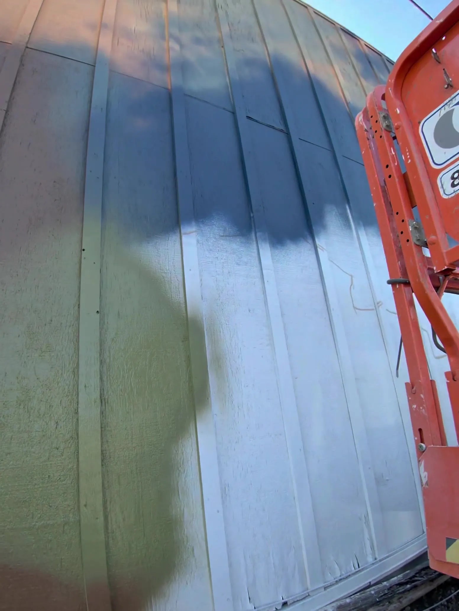 Spraying sky gradients on the Parkers wall